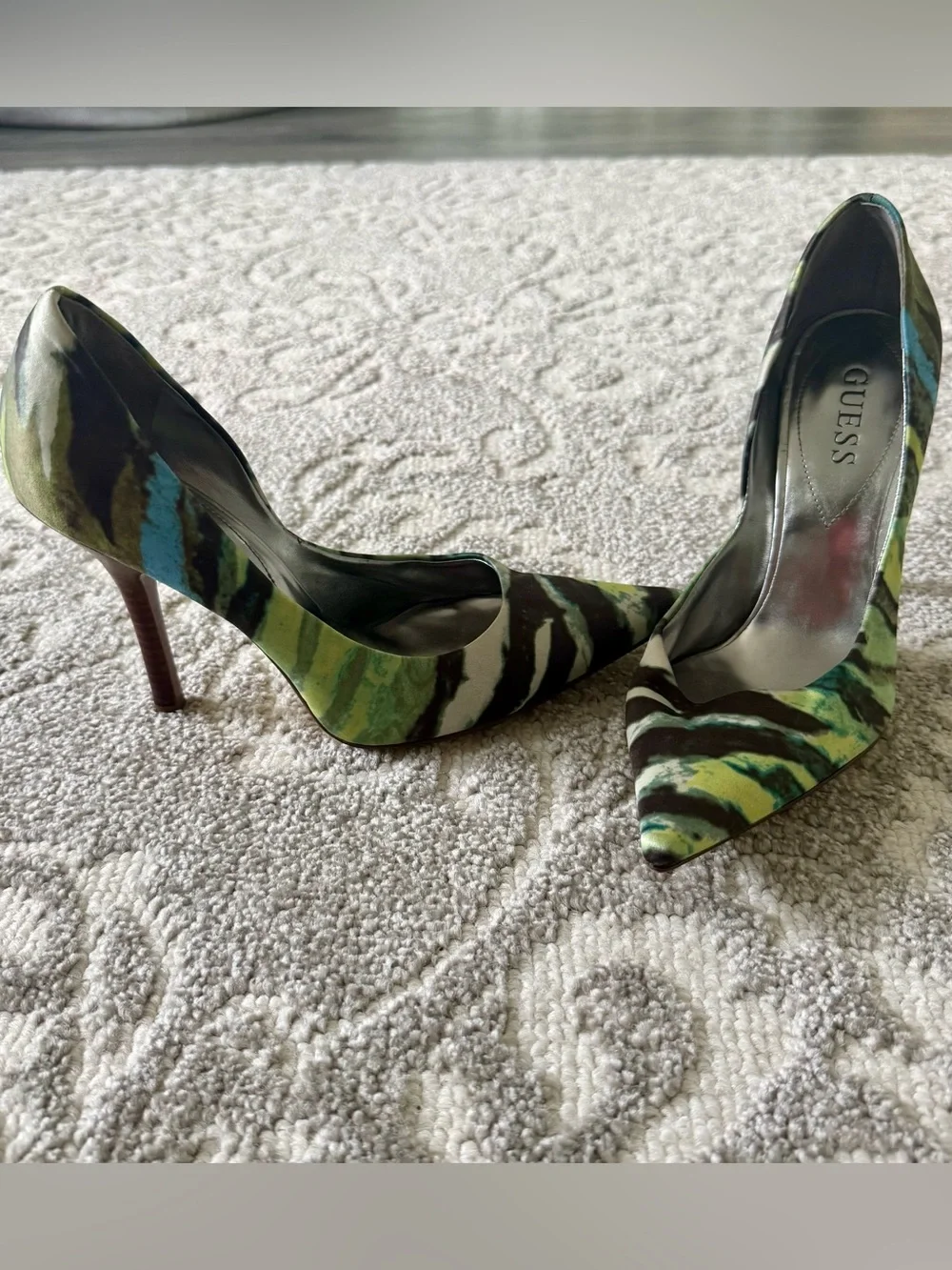 GUESS Green Zebra-Print camo Pointed Toe Stiletto Heels size 7